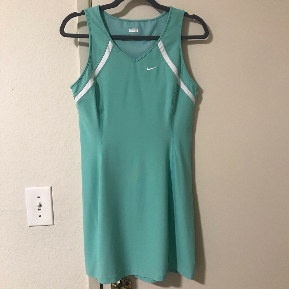 NikeFITBRY Dress (M)